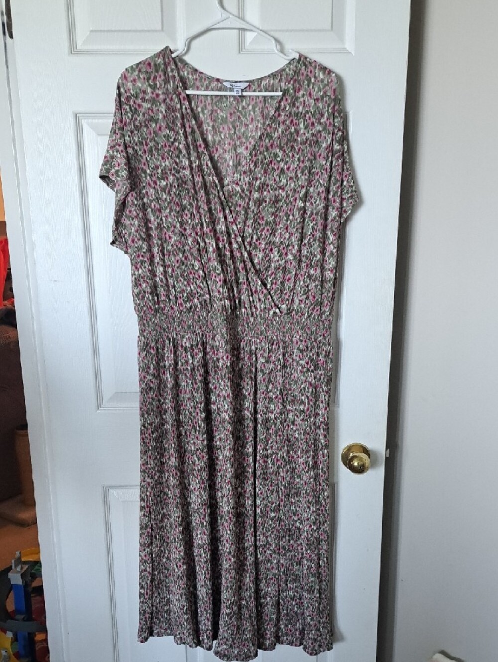 Reitmans Pink and Green Floral Wrap-Style Midi Dress - Picture 2 of 6